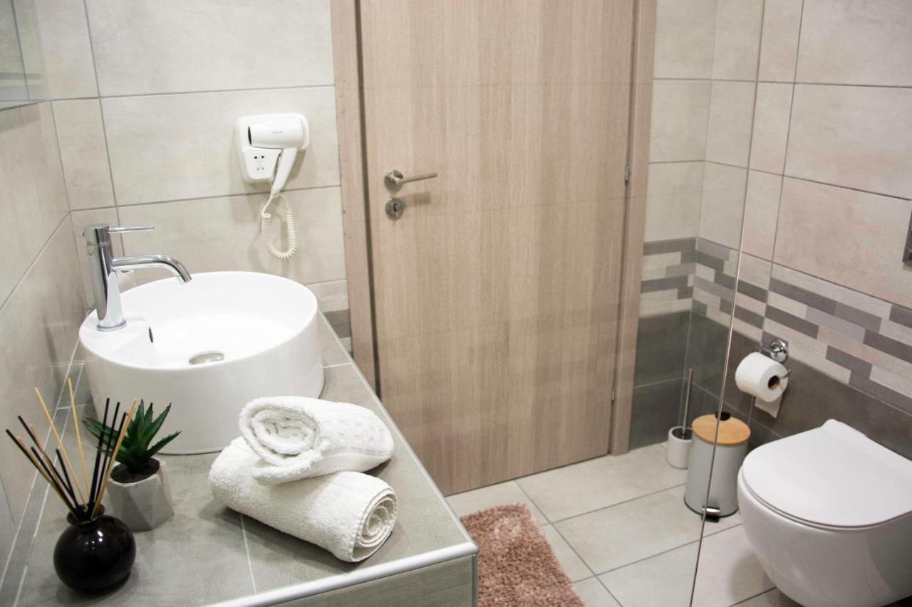 Big Max Guesthouse Кавос Экстерьер фото
